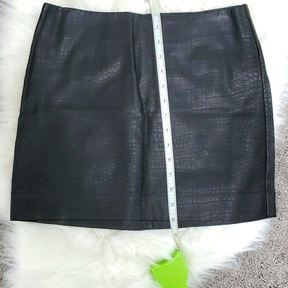Leather mini - Picture 2 of 4